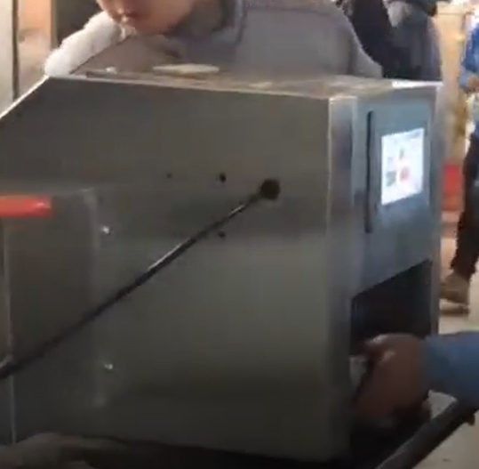 上超智能打菜機(jī)，精準(zhǔn)高效省人力